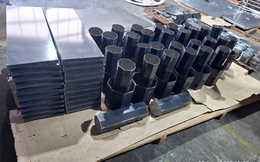 Formed metal component in the workshop